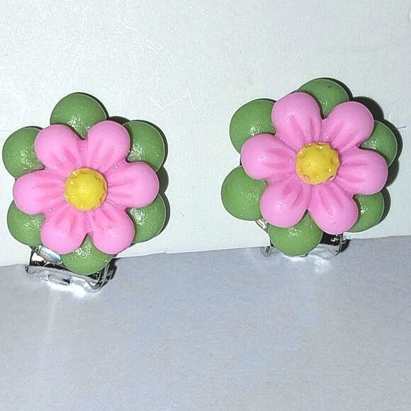 Beautiful girls floral print clip-on earrings for kids - Picture 3 of 4